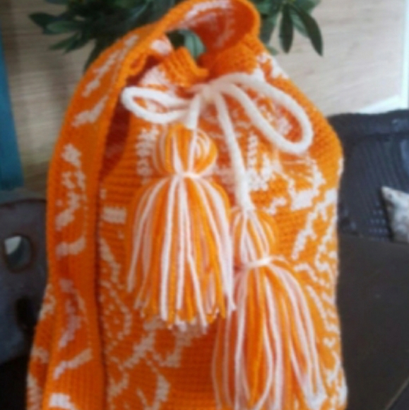NWT BRAND NEW!!! NEVER USED!!  Orange Floral Mochila Style Bag Crochet - Picture 3 of 3